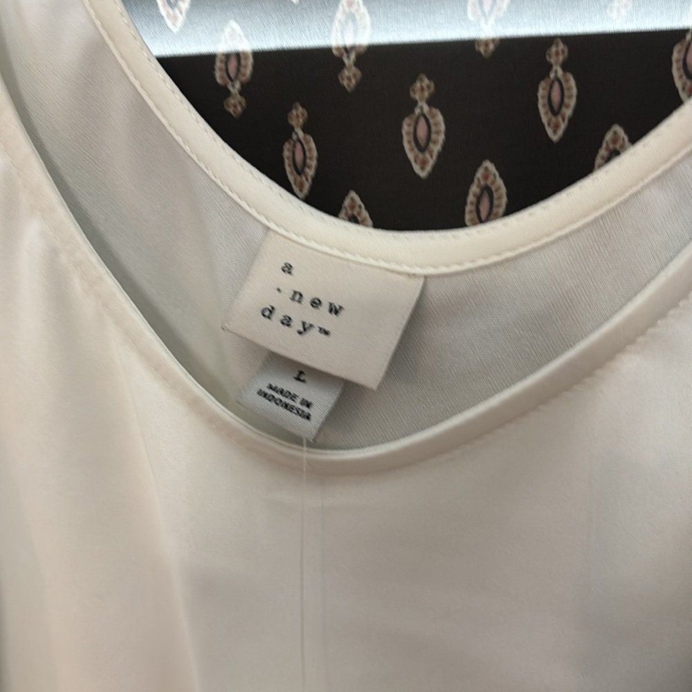 Beautiful sheer vest with a new Cream tank top - Picture 3 of 8